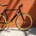 黄色のクロスバイク